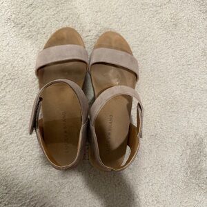 Lucky Brand Women's Beige Sandals